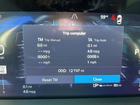 Certified 2025 Volvo XC40 B5 Core image 21