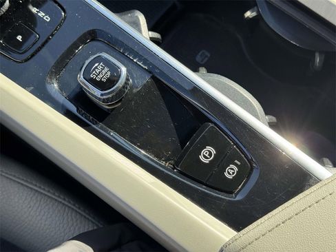 Certified 2023 Volvo XC60 B5 Core w/ Climate Package image 29