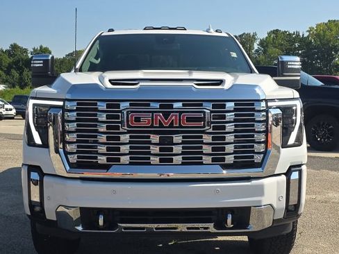 Used 2025 GMC Sierra 2500 Denali AWD/4WD image 8