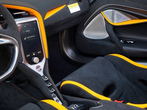 Used 2024 McLaren 750S Spider RWD image 12