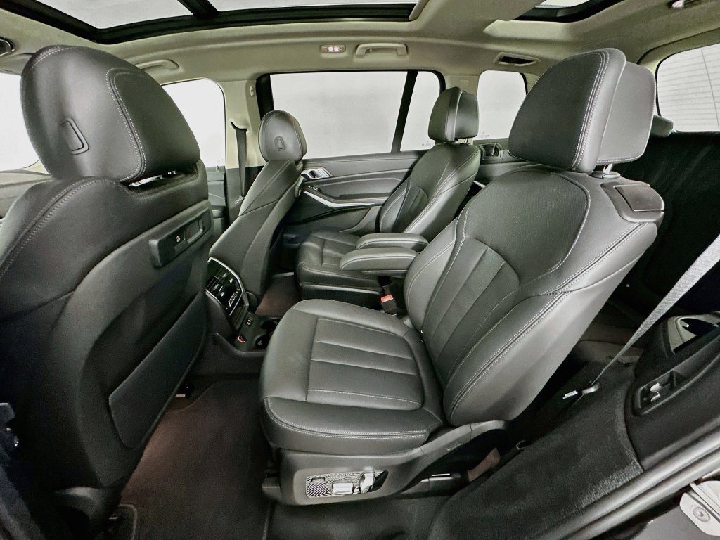 Used 2022 BMW X7 xDrive40i w/ Premium Package AWD/4WD image 33