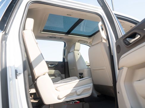Used 2021 GMC Yukon XL Denali w/ Denali Premium Package AWD/4WD image 19