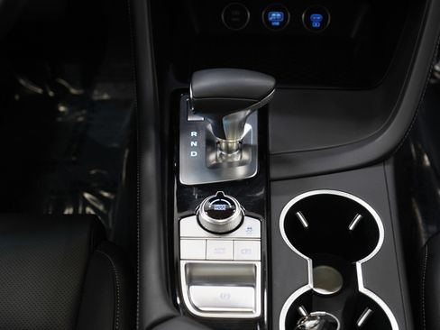 Used 2025 Genesis G70 2.5T image 15