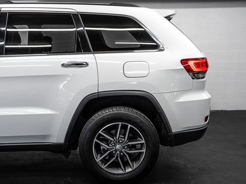 Used 2018 Jeep Grand Cherokee Limited image 13