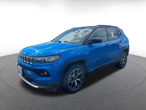 Used 2025 Jeep Compass Limited AWD/4WD image 3