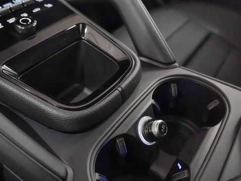Certified 2025 Porsche Cayenne image 32