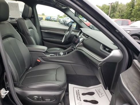 Used 2025 Jeep Grand Cherokee Limited w/ Luxury Tech Group II AWD/4WD image 24