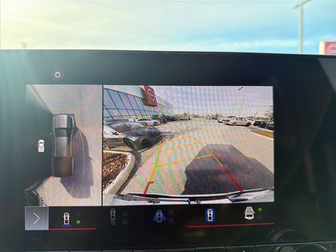 Used 2024 GMC Canyon Elevation w/ Elevation Premium Package image 35