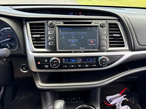 Used 2019 Toyota Highlander SE AWD/4WD image 24