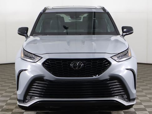 Used 2025 Toyota Highlander XSE image 12