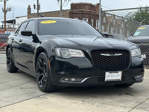 Used 2016 Chrysler 300 S RWD image 3