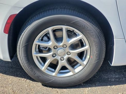 New 2027 Chrysler Pacifica Select FWD image 6
