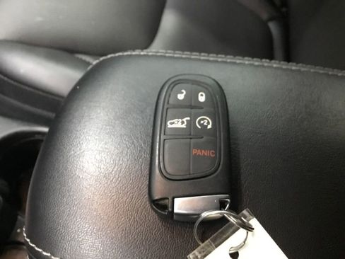 Used 2022 Jeep Cherokee Latitude Lux w/ Sun & Sound Group AWD/4WD image 10