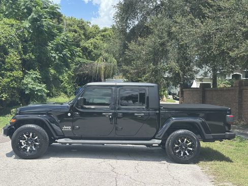 Used 2021 Jeep Gladiator Overland AWD/4WD image 2
