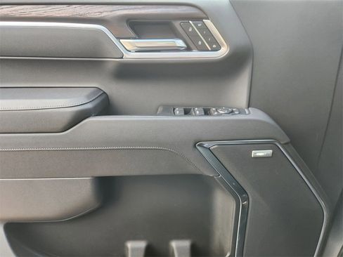 New 2026 GMC Sierra 1500 SLT image 15