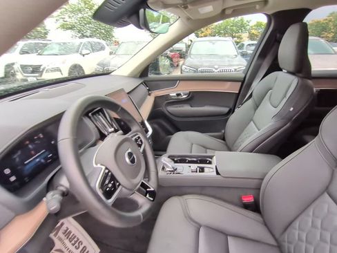 Used 2025 Volvo XC90 B5 Plus AWD/4WD image 27