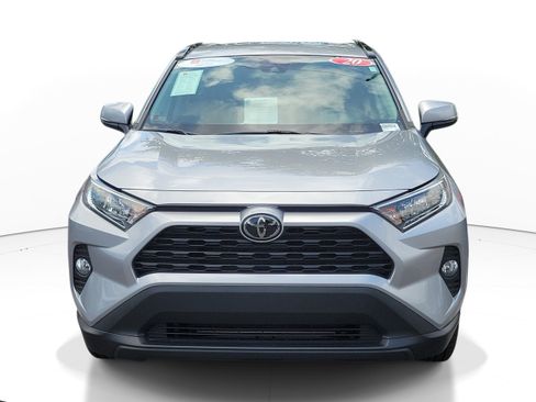 Used 2020 Toyota RAV4 XLE FWD image 2