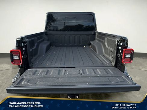 Used 2025 Jeep Gladiator Mojave w/ Safety Group AWD/4WD image 36