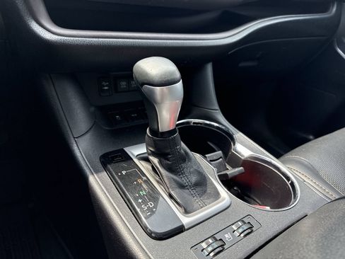 Used 2018 Toyota Highlander Limited AWD/4WD image 21