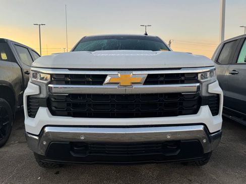 Used 2025 Chevrolet Silverado 1500 LT image 2
