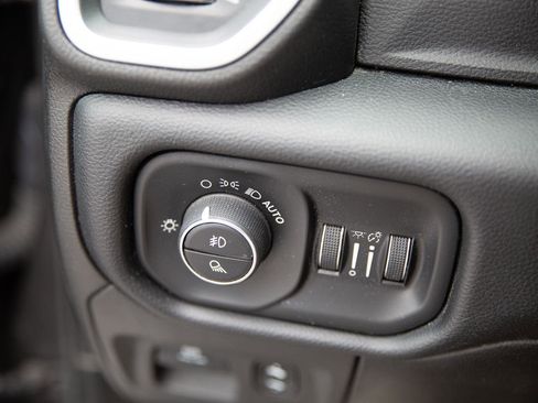 Used 2019 RAM 1500 Big Horn AWD/4WD image 18