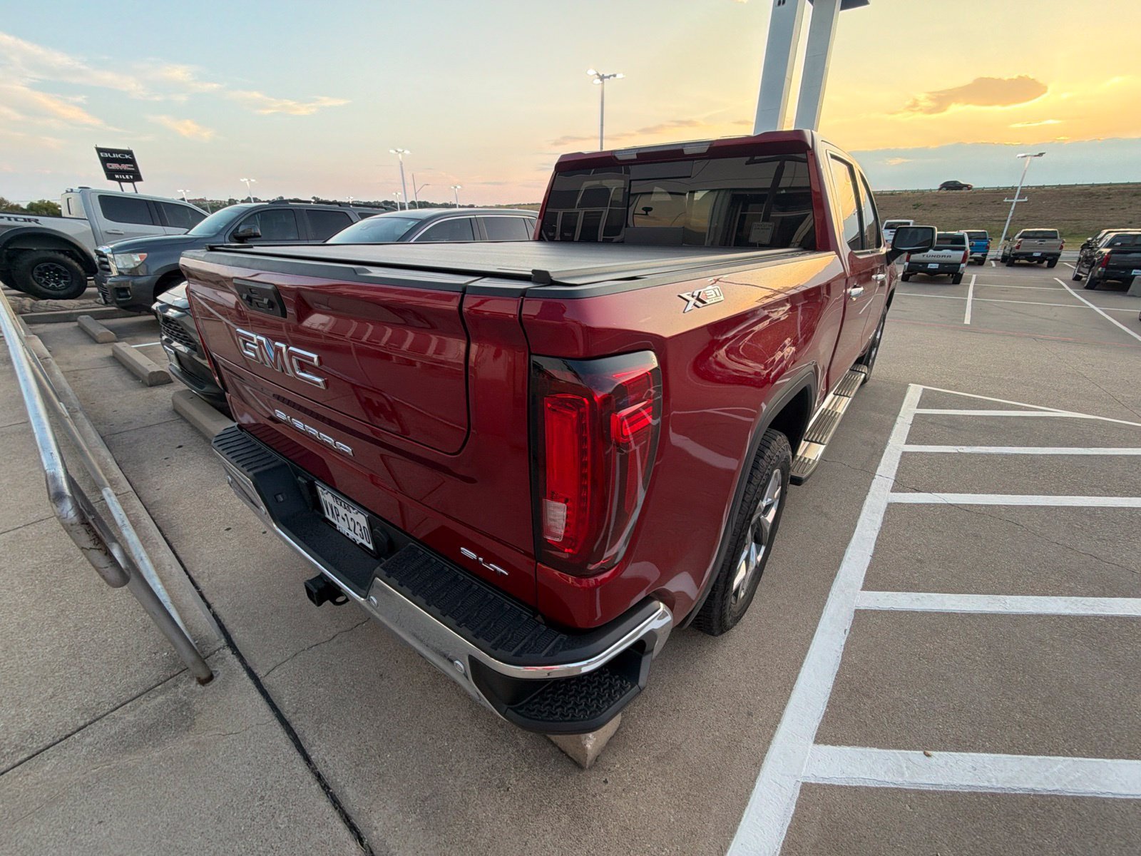 Used 2025 GMC Sierra 1500 SLT AWD/4WD image 15