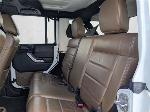 Used 2012 Jeep Wrangler Unlimited Sahara w/ Connectivity Group AWD/4WD image 15