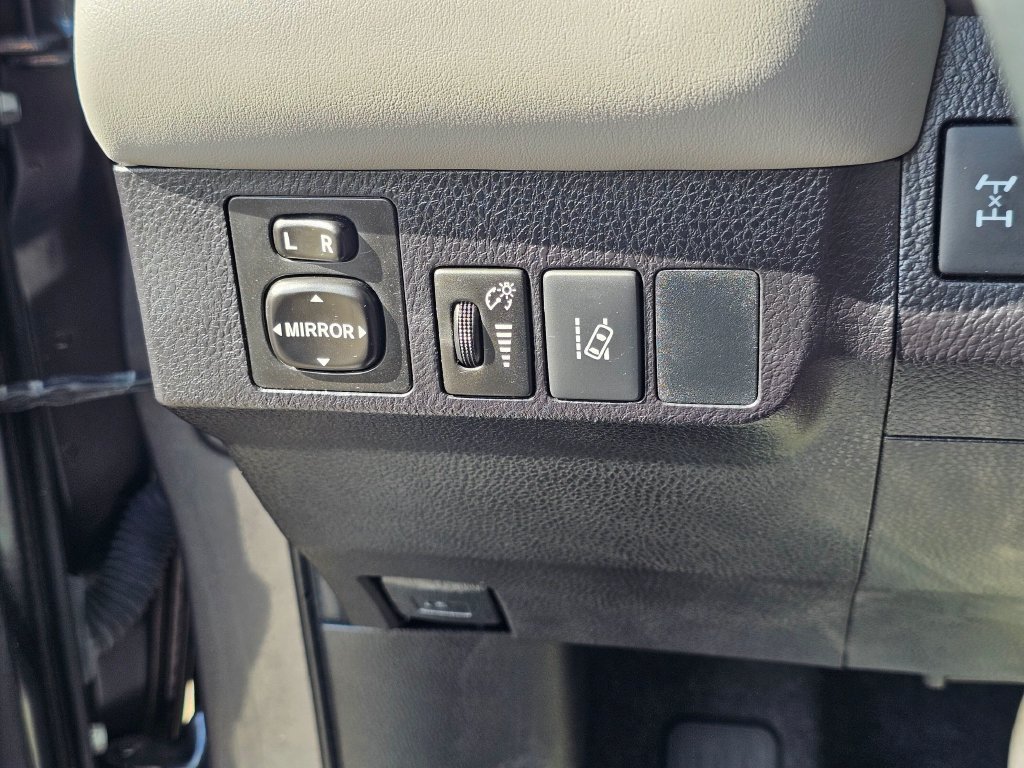 Used 2016 Toyota RAV4 Limited w/ Advanced Technology Package AWD/4WD image 31