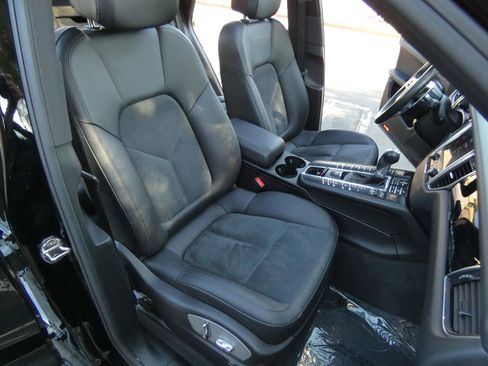 Used 2018 Porsche Macan Sport Edition image 31