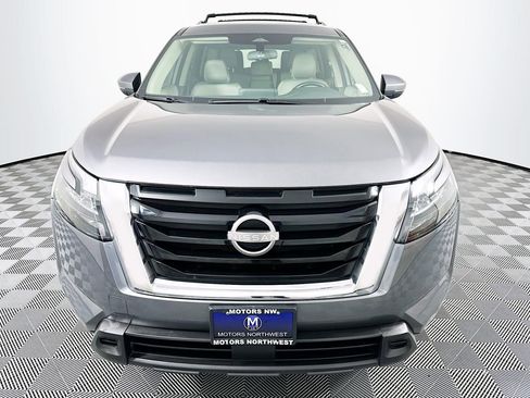 Used 2023 Nissan Pathfinder SV image 2