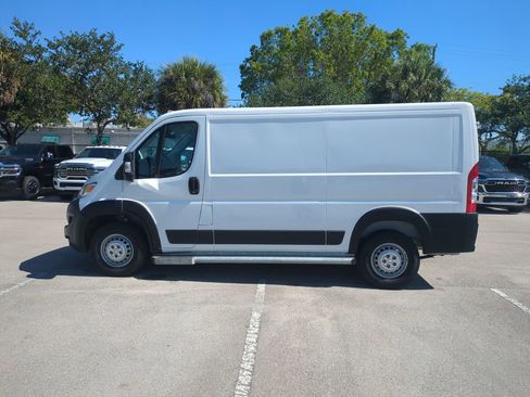 Used 2025 RAM ProMaster 2500 w/ U-Haul Equipment Group FWD image 9