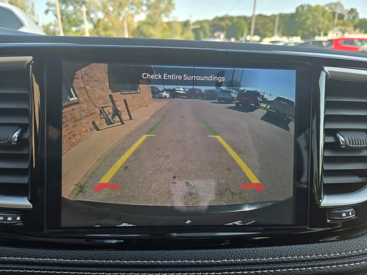 Used 2024 Chrysler Pacifica Limited FWD image 16