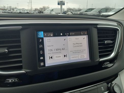 Used 2023 Chrysler Voyager LX image 21