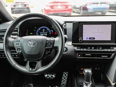 Used 2025 Toyota Camry SE w/ Convenience Package FWD image 13