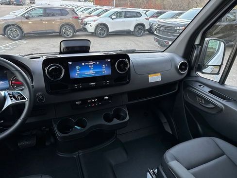 New 2025 Mercedes-Benz Sprinter 2500 image 17