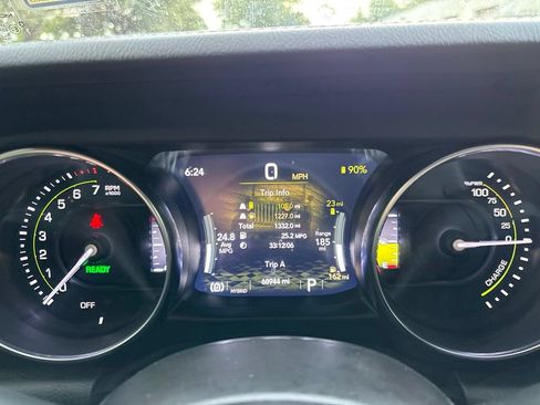 Used 2022 Jeep Wrangler Unlimited Sahara w/ Cold Weather Group AWD/4WD image 16
