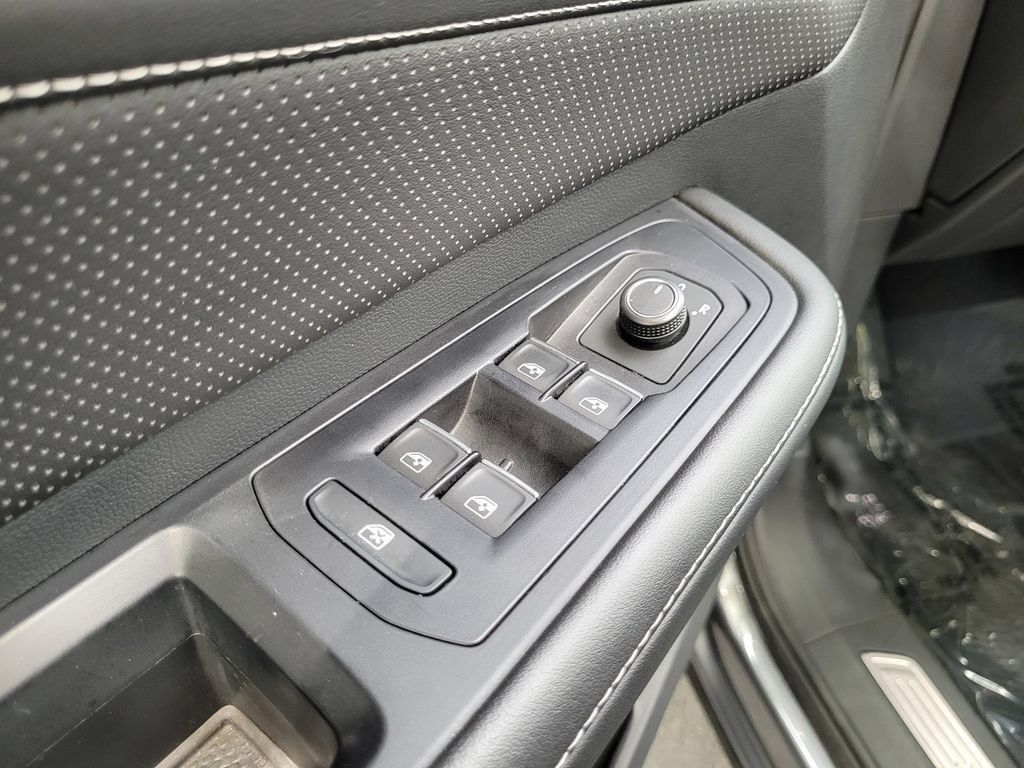 Used 2025 Volkswagen Atlas Cross Sport SE FWD image 26