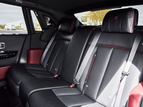 Used 2024 Rolls-Royce Phantom Sedan RWD image 60