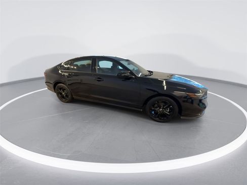 Used 2025 Honda Accord SE image 9