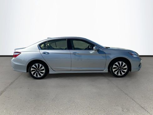 Used 2017 Honda Accord Touring image 8