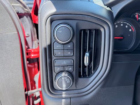 Used 2021 Chevrolet Silverado 1500 Custom Trail Boss w/ LPO, Dark Essentials Package AWD/4WD image 12