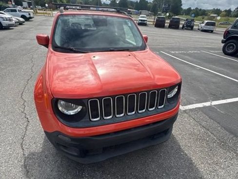 Used 2016 Jeep Renegade Latitude FWD image 6