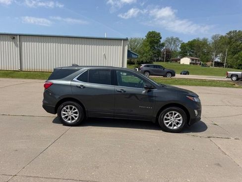 Used 2019 Chevrolet Equinox LT image 2