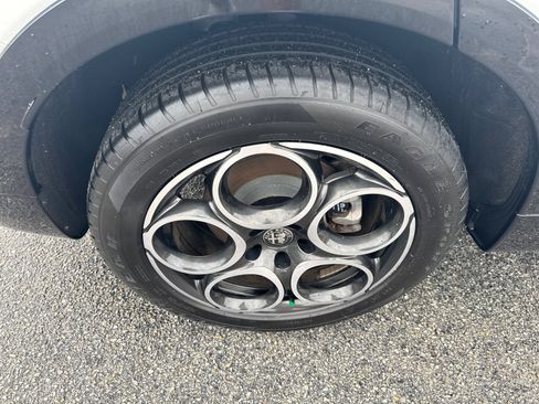 Used 2025 Alfa Romeo Tonale image 17