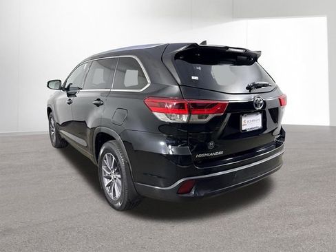 Used 2018 Toyota Highlander XLE AWD/4WD image 32
