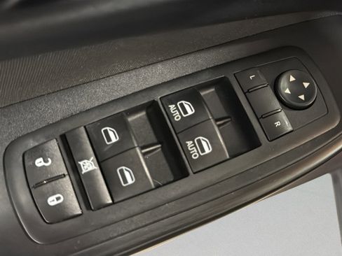 Used 2016 Jeep Cherokee Latitude w/ Cold Weather Group image 15