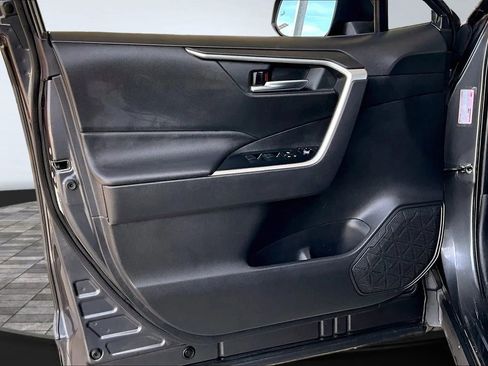 Used 2021 Toyota RAV4 XLE image 15