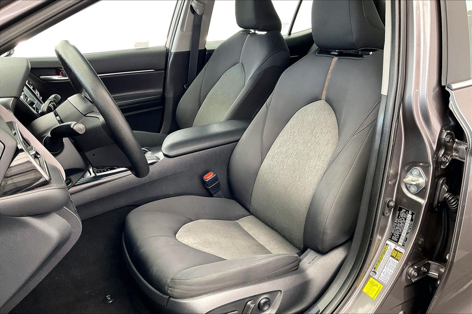 Used 2020 Toyota Camry LE FWD image 17