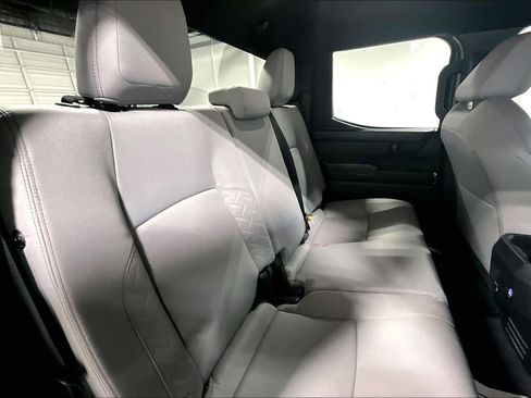 Used 2025 Toyota Tacoma SR5 AWD/4WD image 31