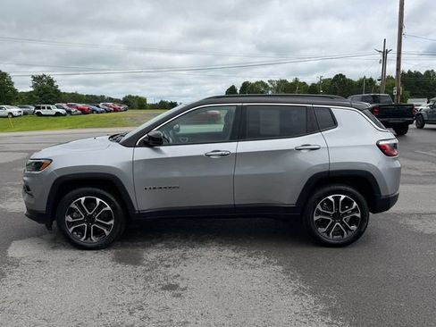 Used 2023 Jeep Compass Limited AWD/4WD image 2